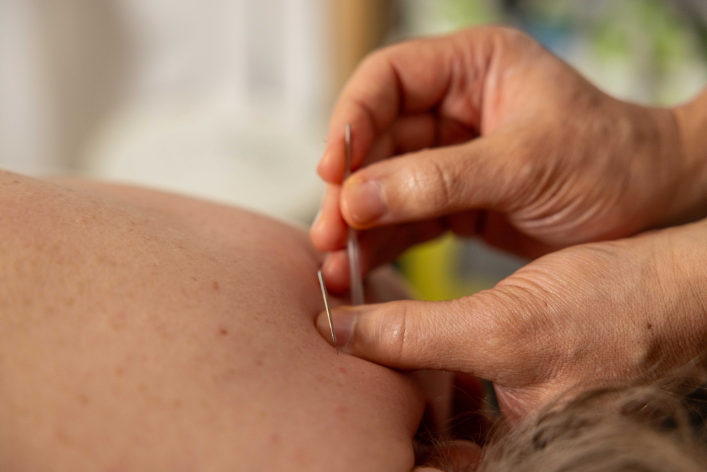 Terapeutisk massasje for smertelindring ved leddgikt hos Din Kropp Din Helse i Oslo